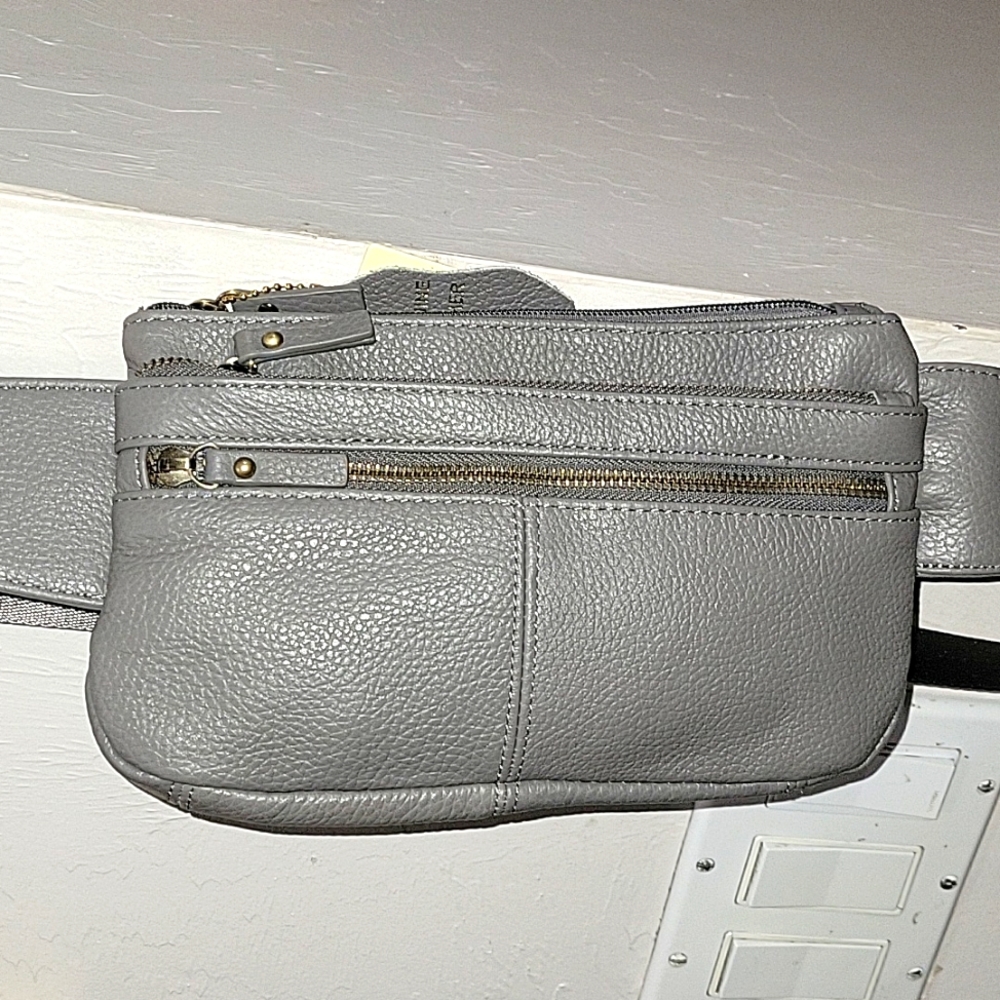 Cowhide leather gray Fannie pack. High quality.